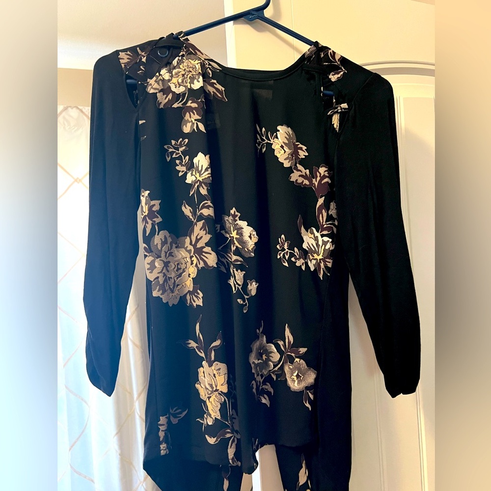 Adorable Black Floral Top (never worn)
